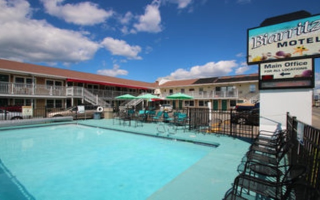 Biarritz Motel & Suites