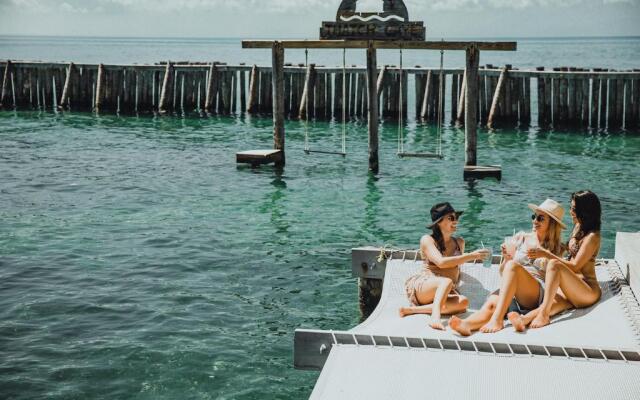 Thatch Caye, a Muy'Ono Resort