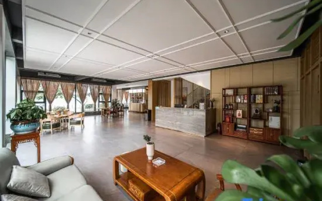 Yueyang Bamboo Mountain Residence