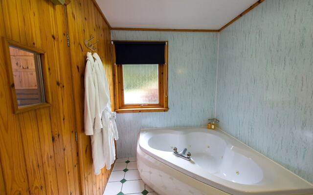 Beautiful 5 Star Chalet With Sauna and spa Bath