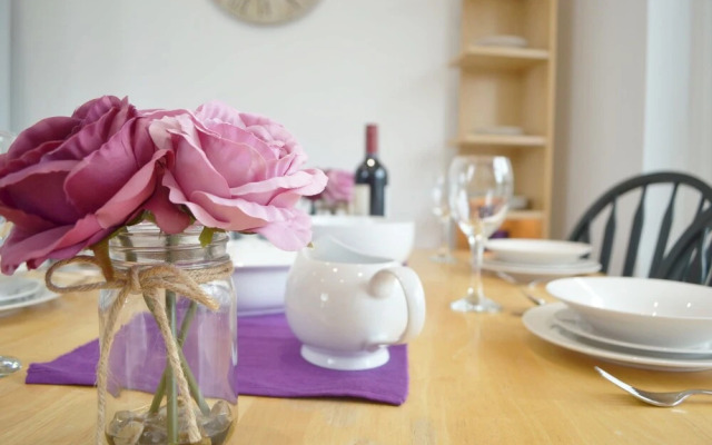 No 40, 5 beds, sleeps 7