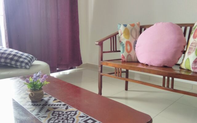 i-City Seksyen 7 Guesthouse ByKA