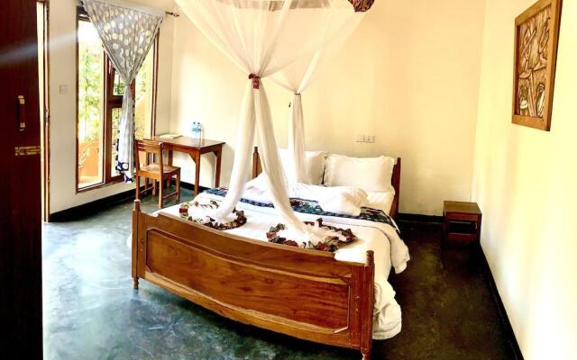 Babylon Lodge