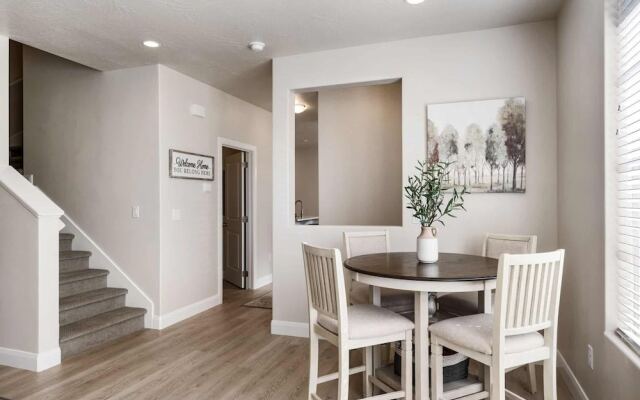 The Tree House 4 Bedroom Home