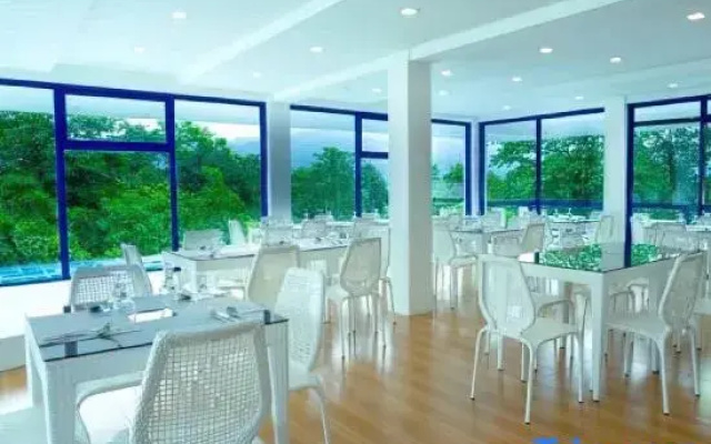 Ruhe Suites