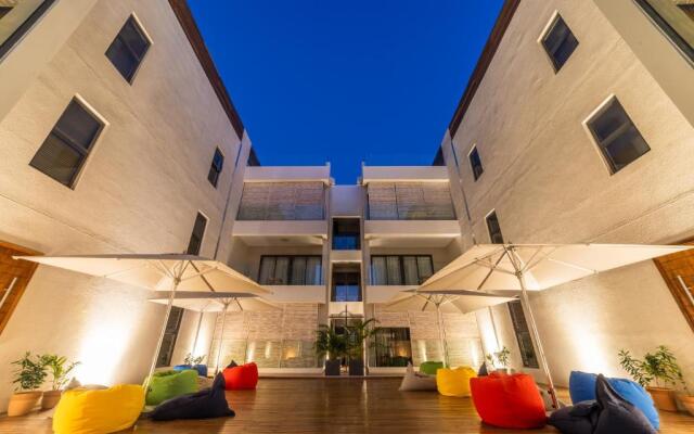 Penthouse 13 - One Bay Residence with private rooftop terrace and dip in pool