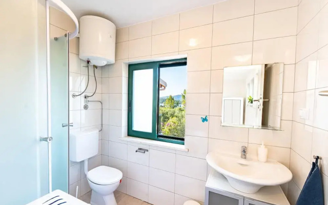 Amazing Home in Kneze With Wifi and 4 Bedrooms