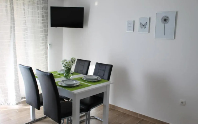 Apartments with a parking space Podaca, Makarska - 15475