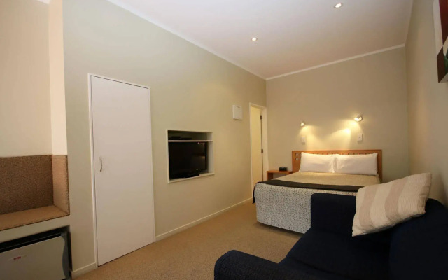 Spinnaker Motel