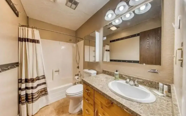 Spacious 3BR, 2BA for 6– Beautiful Area