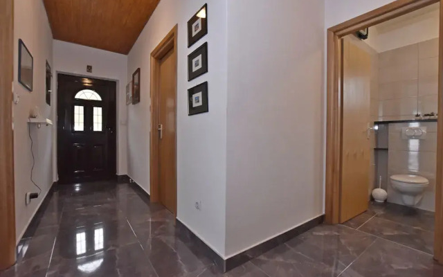 Apartments Mladen
