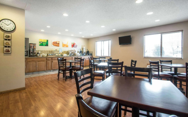 Quality Inn & Suites Sun Prairie Madison East