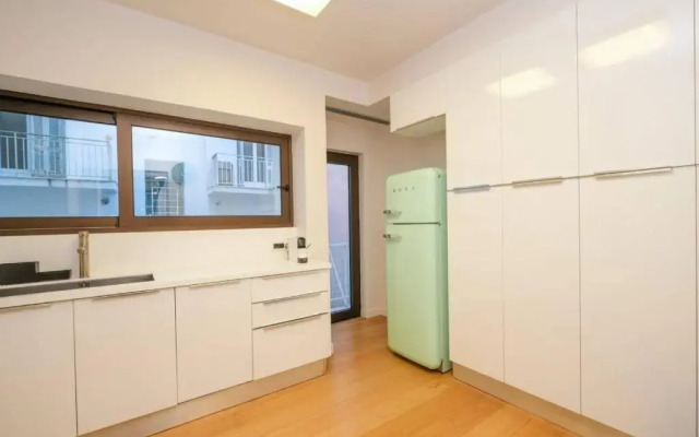 Urban Luxury Homm Apt. In Deinokratous Str.