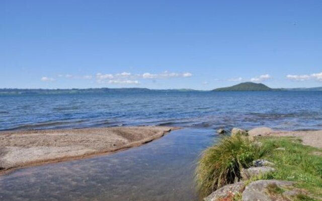 Zodiac Bay Lake Retreat