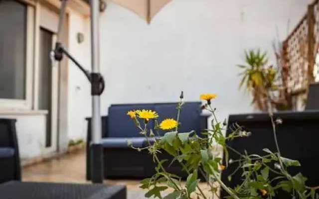 Rome Apartment - Queen