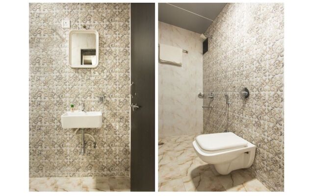 OYO 10374 Hotel Swapnalok
