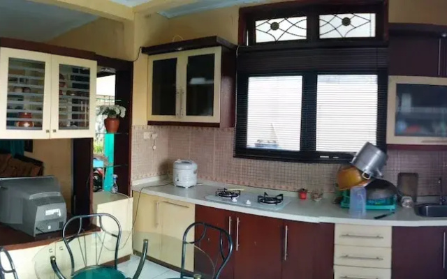 Villa Anvil Cipanas 4 Bedroom for 25 pax