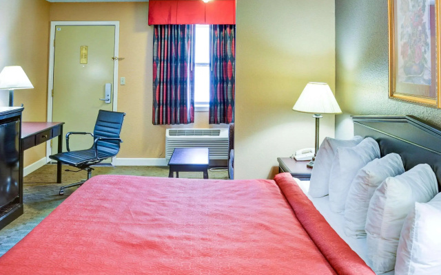 Quality Inn & Suites Hot Springs-Lake Hamilton