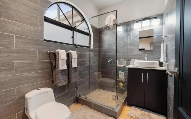 Suite 4 - Sloth Pool&Beach 3 BR Condo