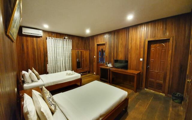 Sam Moon's Hotel Angkor Wooden House