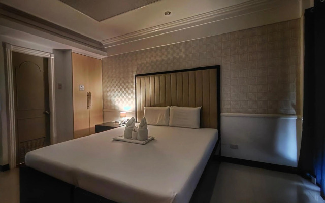 S&M Hotel