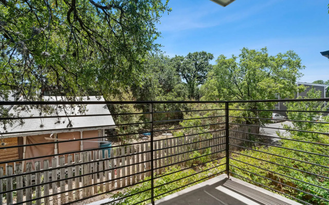 Modern 1BR Near UT Hyde Park Evonify