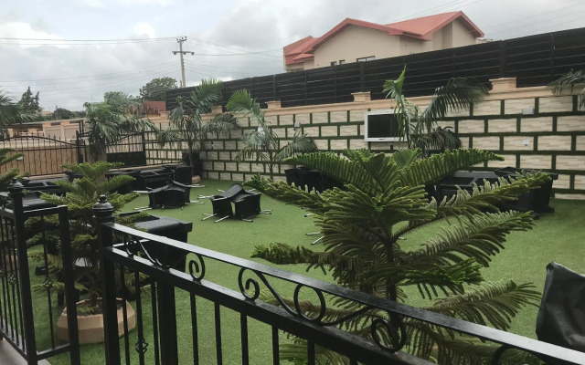 Ritz-Carinton Suites