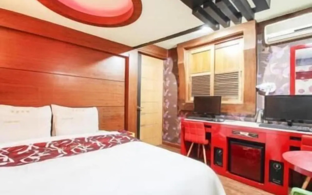 Couple Motel