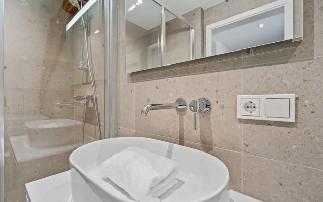 Escape to Clausen Stylish ApartmentID212