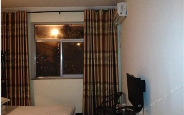 Qianshan Yake Express Inn