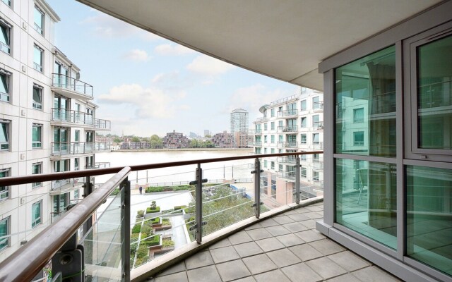 Sublime St. George Wharf Apt. in Vauxhall