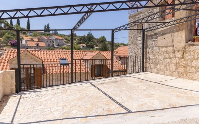 Traditional stone house Tonca