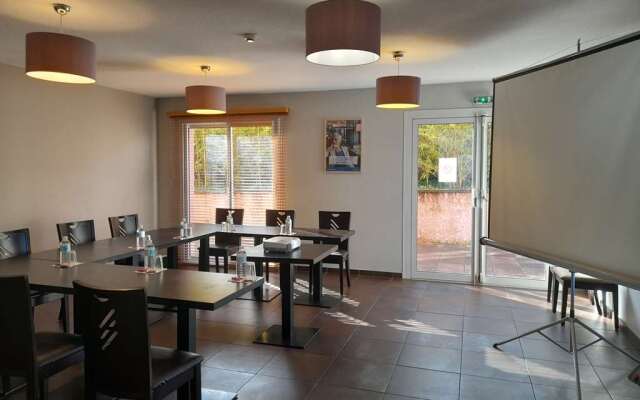 Brit Hotel Confort Montauban