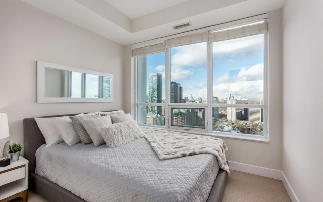 QuickStay - Beautiful Toronto Condo, City Views