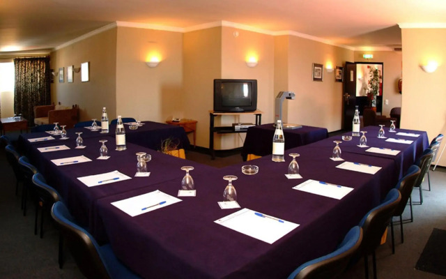 Carcavelos Beach Hotel