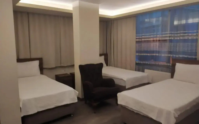 Center Room Residence
