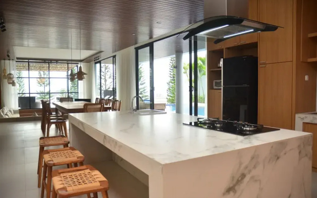 Sunshine City View Villa 6BR wth a private Heated Pool