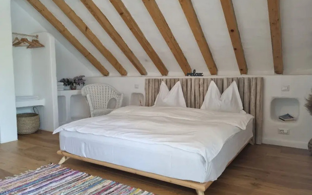 5 Chirpici - Small Traditional Resort