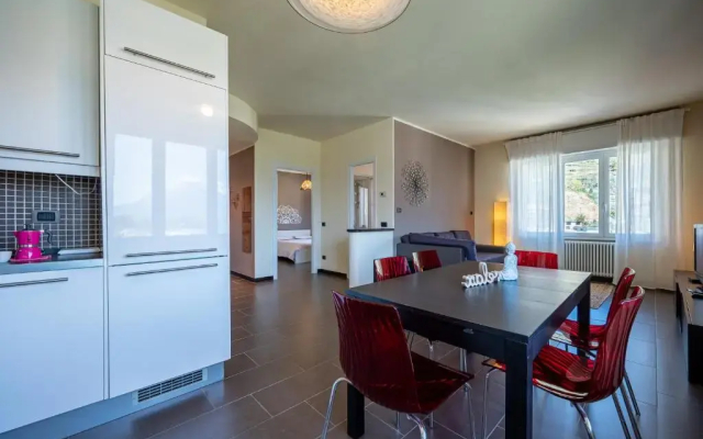 Lake view apartment with parking in Dongo - Larihome A26