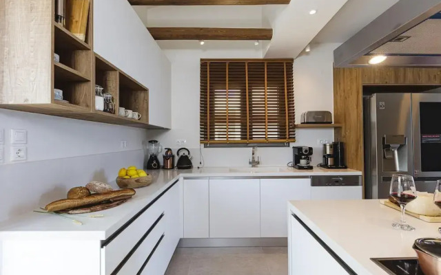 Villa Rizes Luxury in Maroulas
