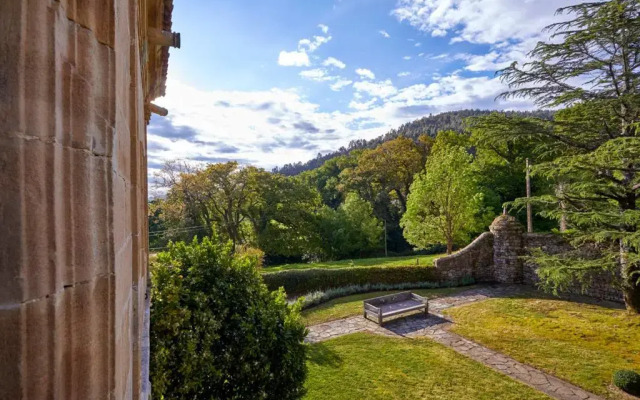 Helguera Palacio Boutique & Antique