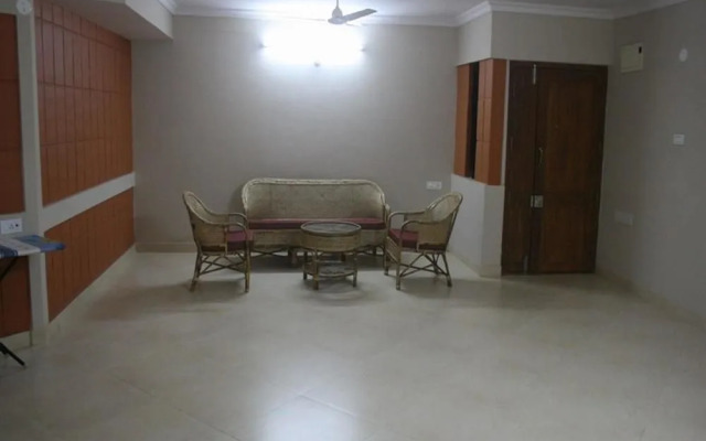 OYO 374 Apartment Near Fortis Hospital