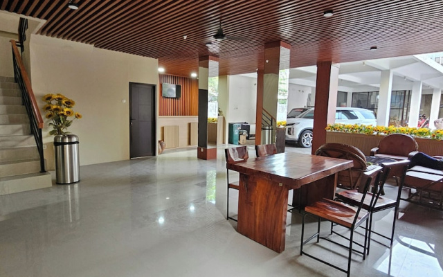 Sunflower Hotel Syariah Near Juanda