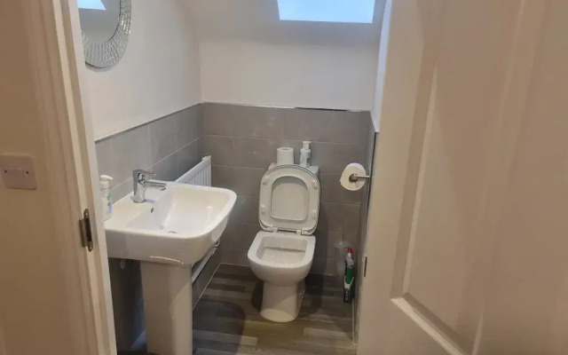 Stunning 3-bed House in Wolverhampton