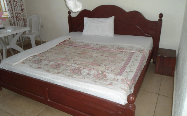 Airport luxury motel