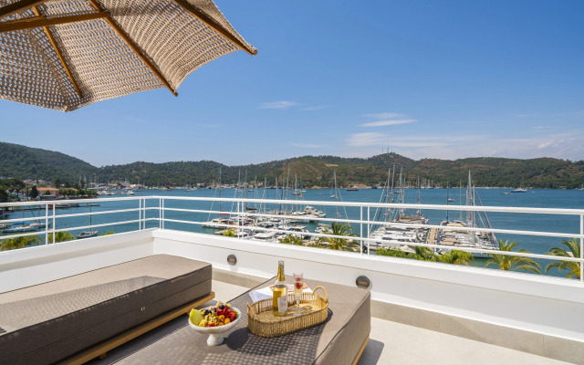 Yacht Classic Hotel - Boutique Class