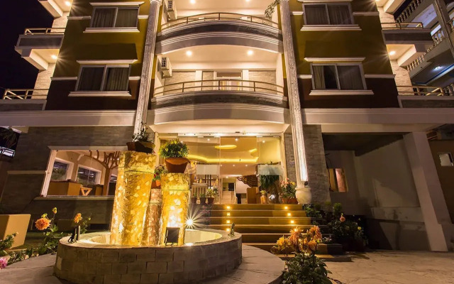 Teeka's Holiday Inn