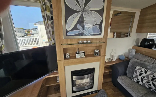 Angie 2 Bed Rhyl Robinhood