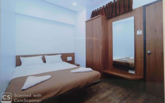Rajhuns Deluxe Lodging