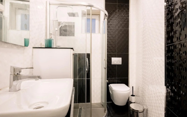 Modern Spacious Flat w Balcony 5 min to Taksim